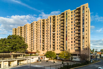 The Brittany in Arlington, VA - Building Photo - Building Photo