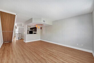 781 SW 148th Ave in Davie, FL - Foto de edificio - Building Photo