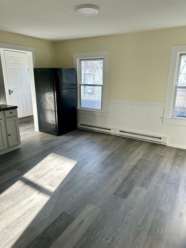 39 N Spring St, Unit 2nd and 3rd floor in Meriden, CT - Foto de edificio - Building Photo