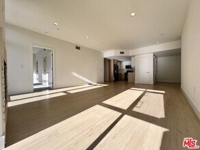 11715 W Bellagio Pl in Los Angeles, CA - Building Photo - Building Photo