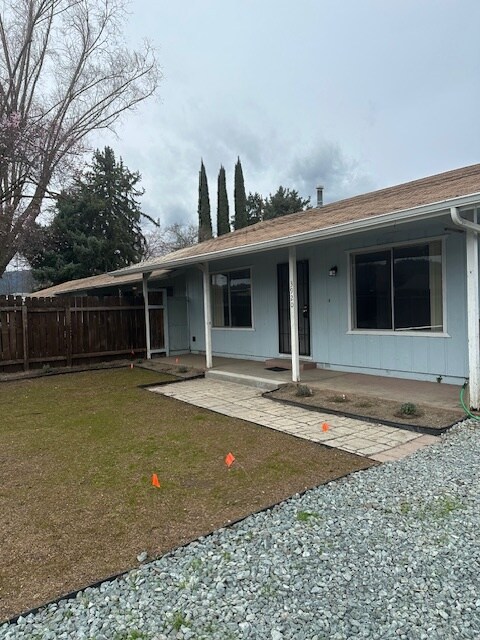 3920 W Main St in Medford, OR - Building Photo