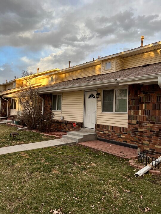 1008 S Miller St in Lakewood, CO - Foto de edificio
