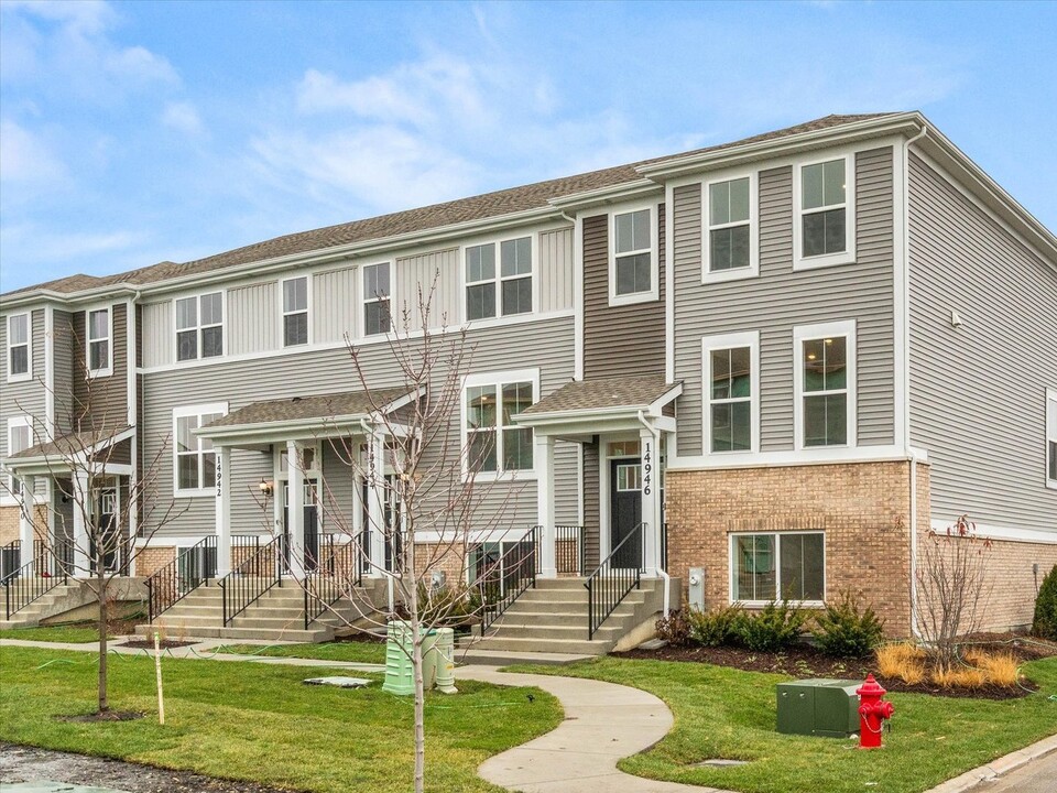 14946 Dyer Ln in Plainfield, IL - Building Photo