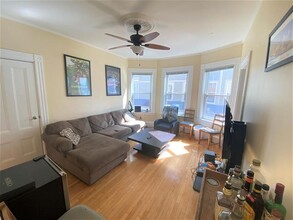 176 Elm St, Unit 2 in North Cambridge, MA - Building Photo - Building Photo