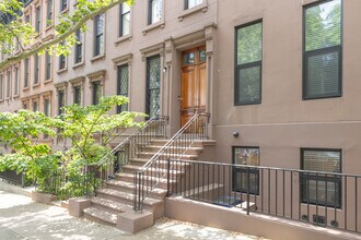 162 E 95th St in New York, NY - Foto de edificio - Building Photo