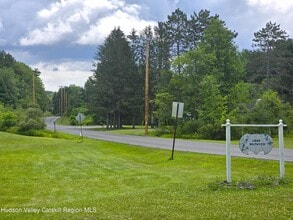 27 Wiltwyck Ln in Greenville, NY - Building Photo - Building Photo