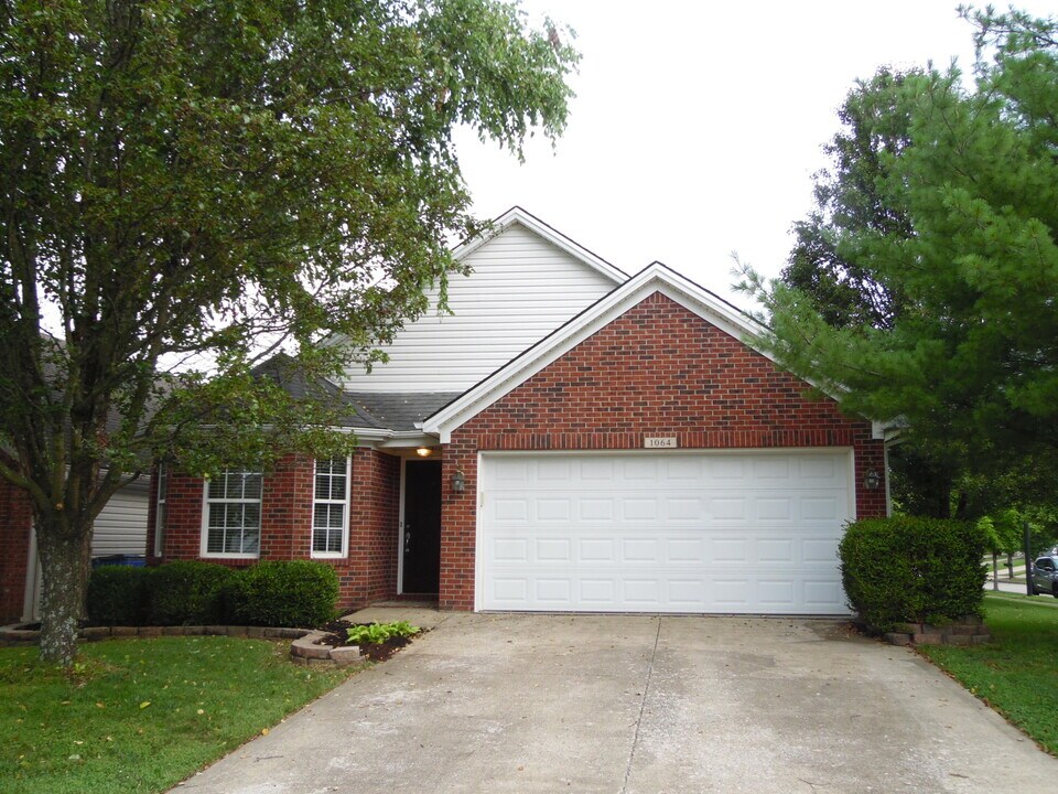 1064 Brick House Ln in Lexington, KY - Building Photo