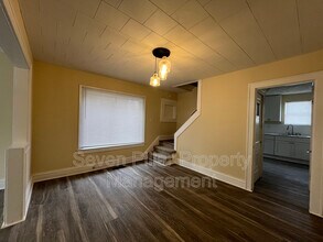 1042 E 16th Ave in Columbus, OH - Building Photo - Building Photo