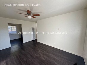 36044 Mission Blvd in Fremont, CA - Foto de edificio - Building Photo