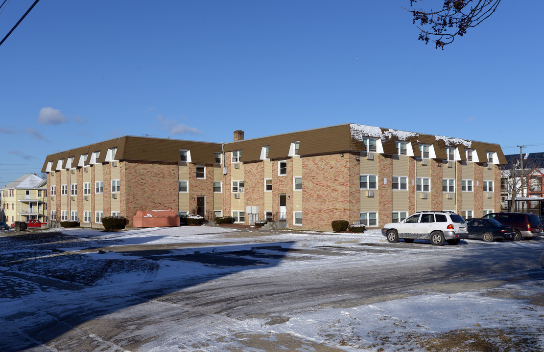 Springview Apartments in Pawtucket, RI - Foto de edificio