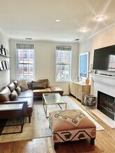 817 N Hermitage Ave, Unit 1 in Chicago, IL - Building Photo - Building Photo