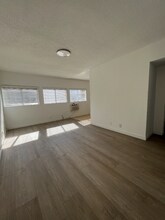 1736 N Sycamore Ave, Unit 214 in Los Angeles, CA - Foto de edificio - Building Photo