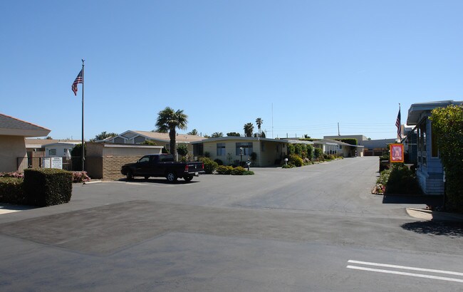 1750 Whittier Ave in Costa Mesa, CA - Building Photo - Building Photo