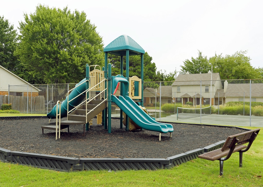 Hedgerow Apartments in Memphis, TN