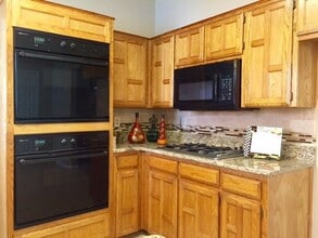 9210 Barton Creek Dr in Rowlett, TX - Building Photo - Building Photo