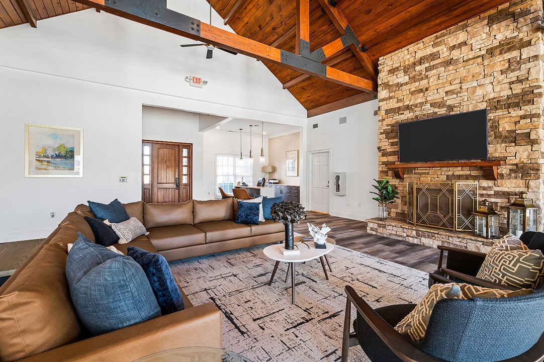 Houston Lake Apartments in Kathleen, GA - Foto de edificio