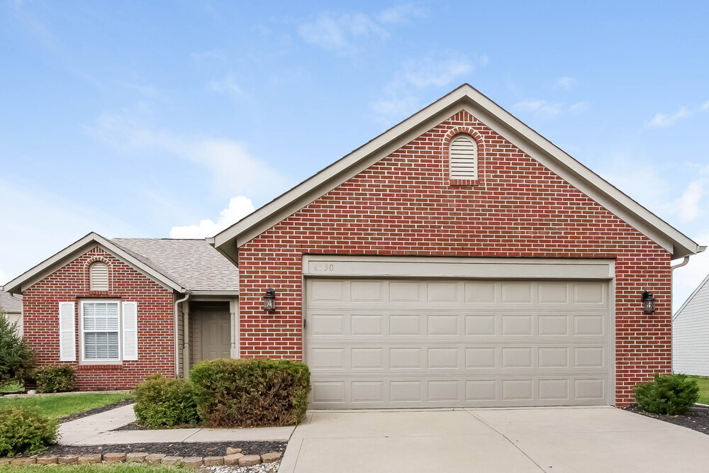 6230 E Ayrshire Cir in Camby, IN - Foto de edificio