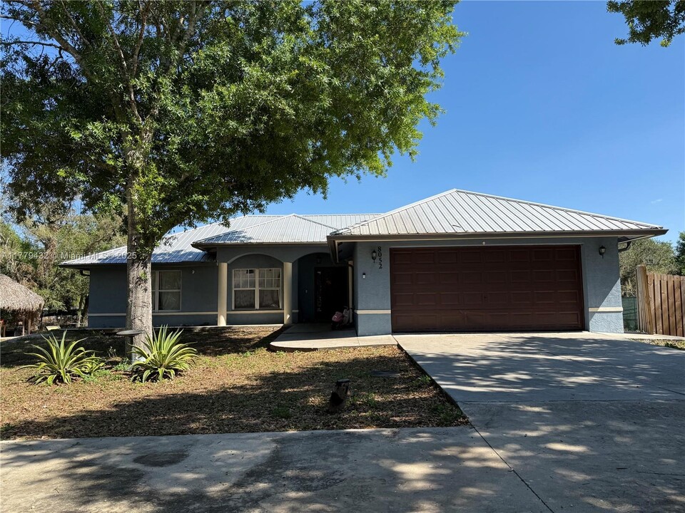 8052 County Rd in Clewiston, FL - Building Photo