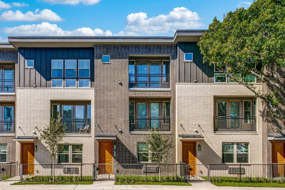 Midway Urban Village in Farmers Branch, TX - Building Photo