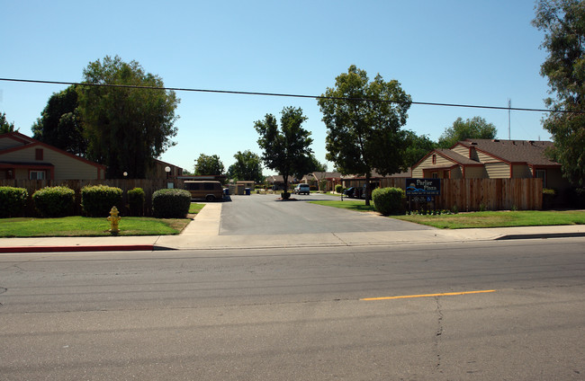 640 S Zediker Ave in Parlier, CA - Building Photo - Building Photo