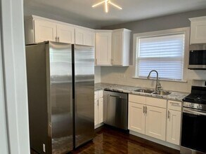 9334 S Paxton Ave in Chicago, IL - Building Photo - Building Photo