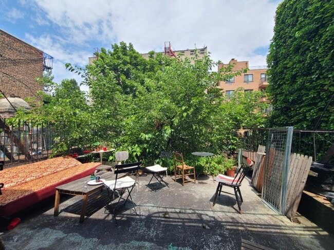 property at 271 E 7th St