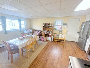 15 Laurel St, Unit 2 in Somerville, MA - Foto de edificio - Building Photo
