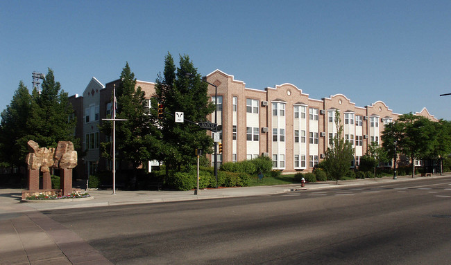 Village Place in Longmont, CO - Building Photo - Building Photo