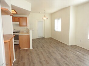 9470 Peace Way in Las Vegas, NV - Building Photo - Building Photo