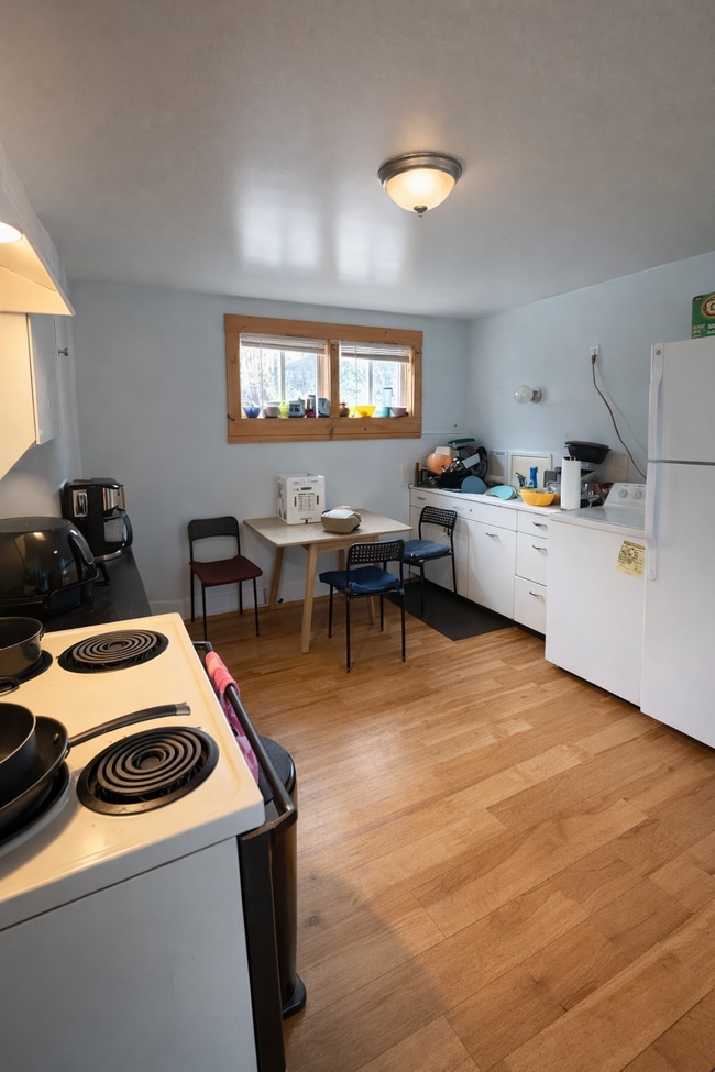 property at 900 E Houghton Ave