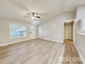 639 Loch Lomond Cir in Concord, NC - Foto de edificio - Building Photo