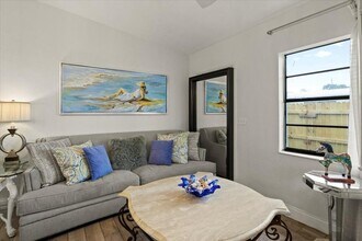 725 S Orlando Ave in Cocoa Beach, FL - Building Photo - Building Photo
