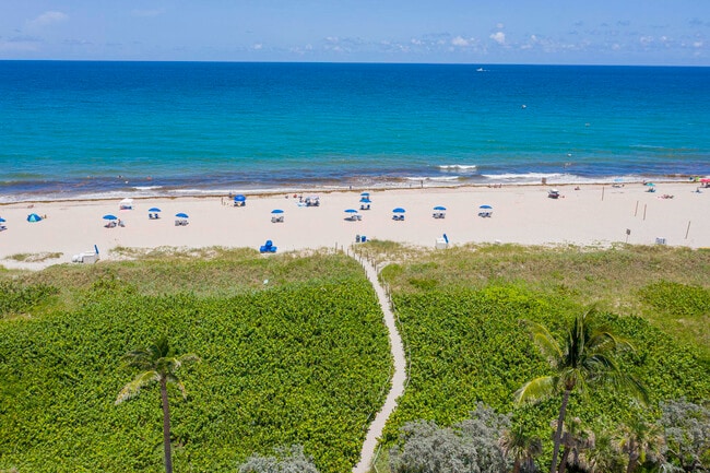 250 S Ocean Blvd in Delray Beach, FL - Building Photo - Building Photo