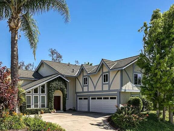 25972 Terra Bella Ave in Laguna Hills, CA - Foto de edificio