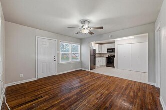 108 Poplar St in Waxahachie, TX - Building Photo - Building Photo