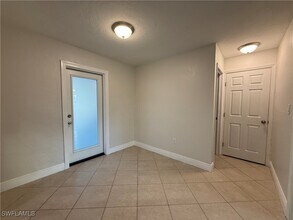 6675 Fiesta Way in Ft. Myers, FL - Building Photo - Building Photo