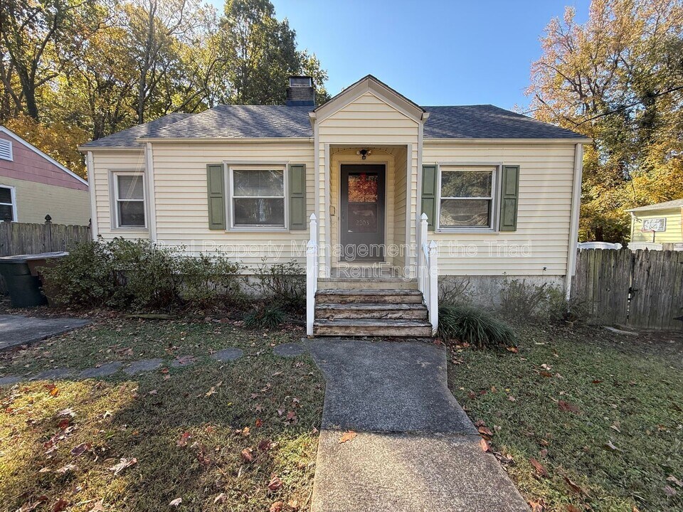 2203 Maywood St in Greensboro, NC - Building Photo