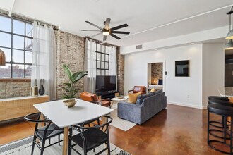 527 St Joseph St, Unit SI ID1265373P in New Orleans, LA - Building Photo - Building Photo