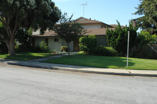 644 Belladonna Ct in Sunnyvale, CA - Foto de edificio - Building Photo