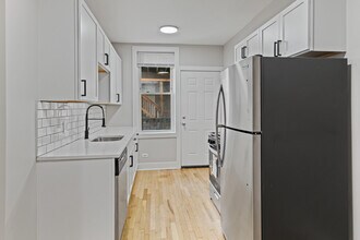 7373 N Damen Ave in Chicago, IL - Foto de edificio - Building Photo