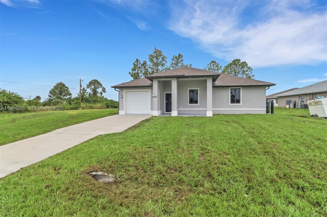 4501 15th St SW in Lehigh Acres, FL - Building Photo