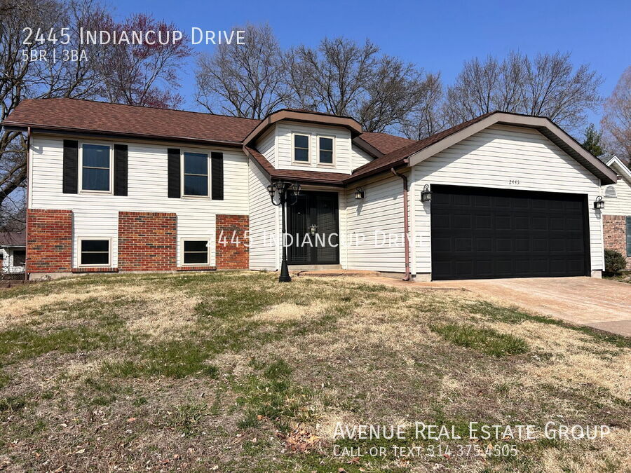 2445 Indiancup Dr in Florissant, MO - Building Photo