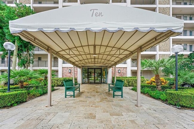 3150 N Palm Aire Dr in Pompano Beach, FL - Building Photo - Building Photo