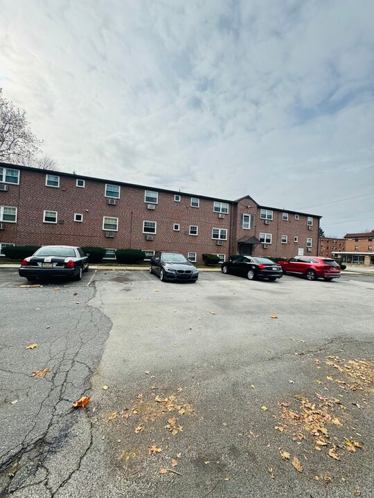 Rutledge Court in Rutledge, PA - Foto de edificio