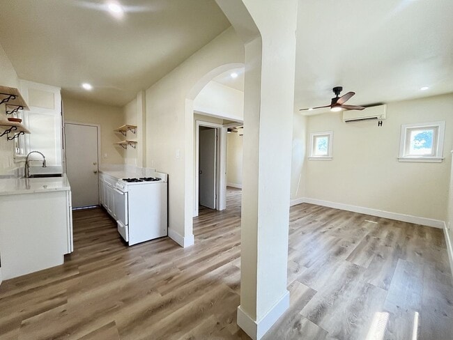 property at 216 W Sunkist St