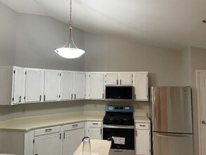 914 Shandra Dr in Ballwin, MO - Building Photo - Building Photo