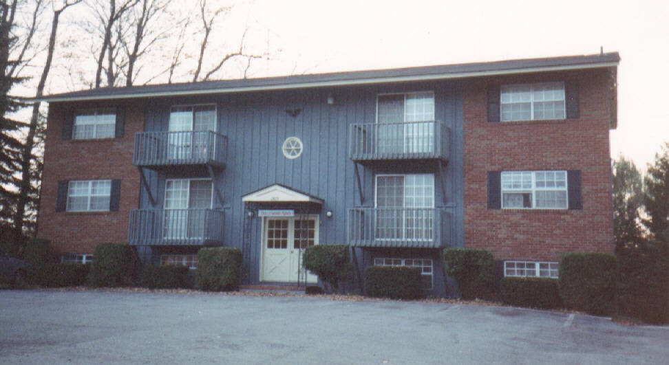 Bellewood Arms in La Fayette, NY - Foto de edificio