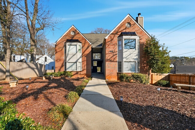 2071 Defoors Ferry Rd NW, Unit A in Atlanta, GA - Foto de edificio - Building Photo