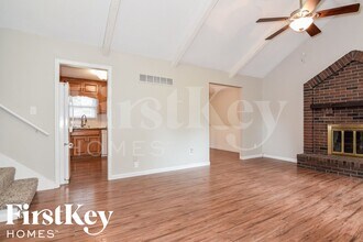 211 N Cleveland Ave in Belton, MO - Foto de edificio - Building Photo