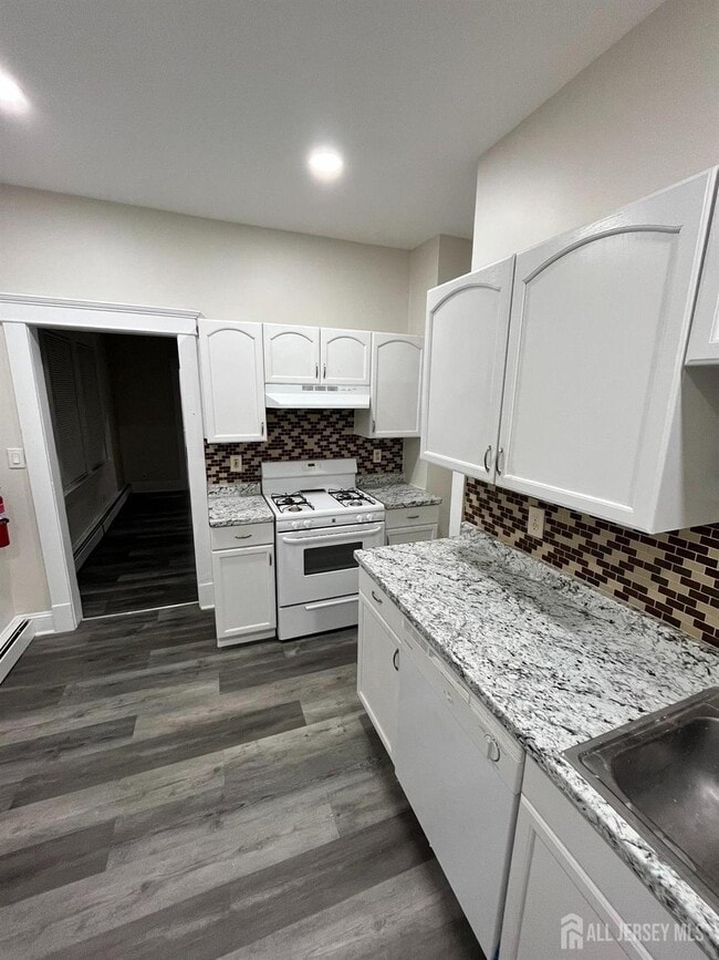 28 Victoria Ave in Spotswood, NJ - Building Photo - Building Photo